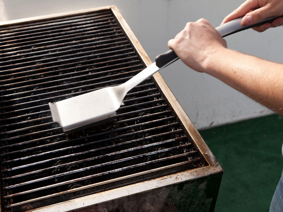 Don’t Risk Cleaning your Outdoor Grill with the Wrong Brush