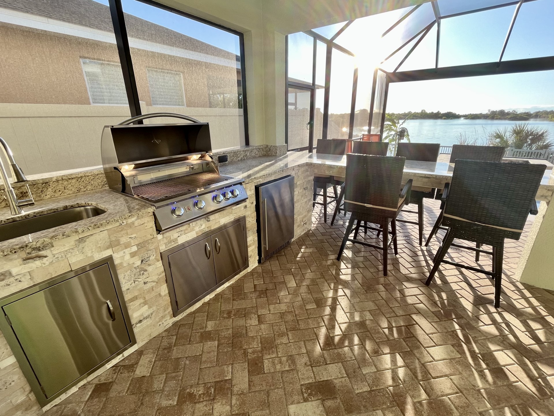 coastal outdoor kitchen with rock tile floor